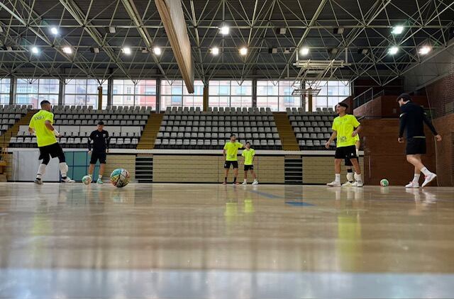 Málaga Ciudad Redonda FS entrenando en el Pabellón José Luís Pérez Canca