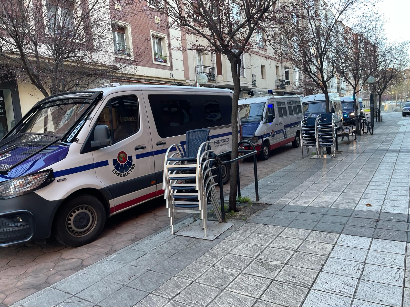 Las furgonetas se han desplegado de forma preventiva en la calle Rioja