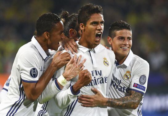 Varane celebra el segundo gol del Real Madrid.