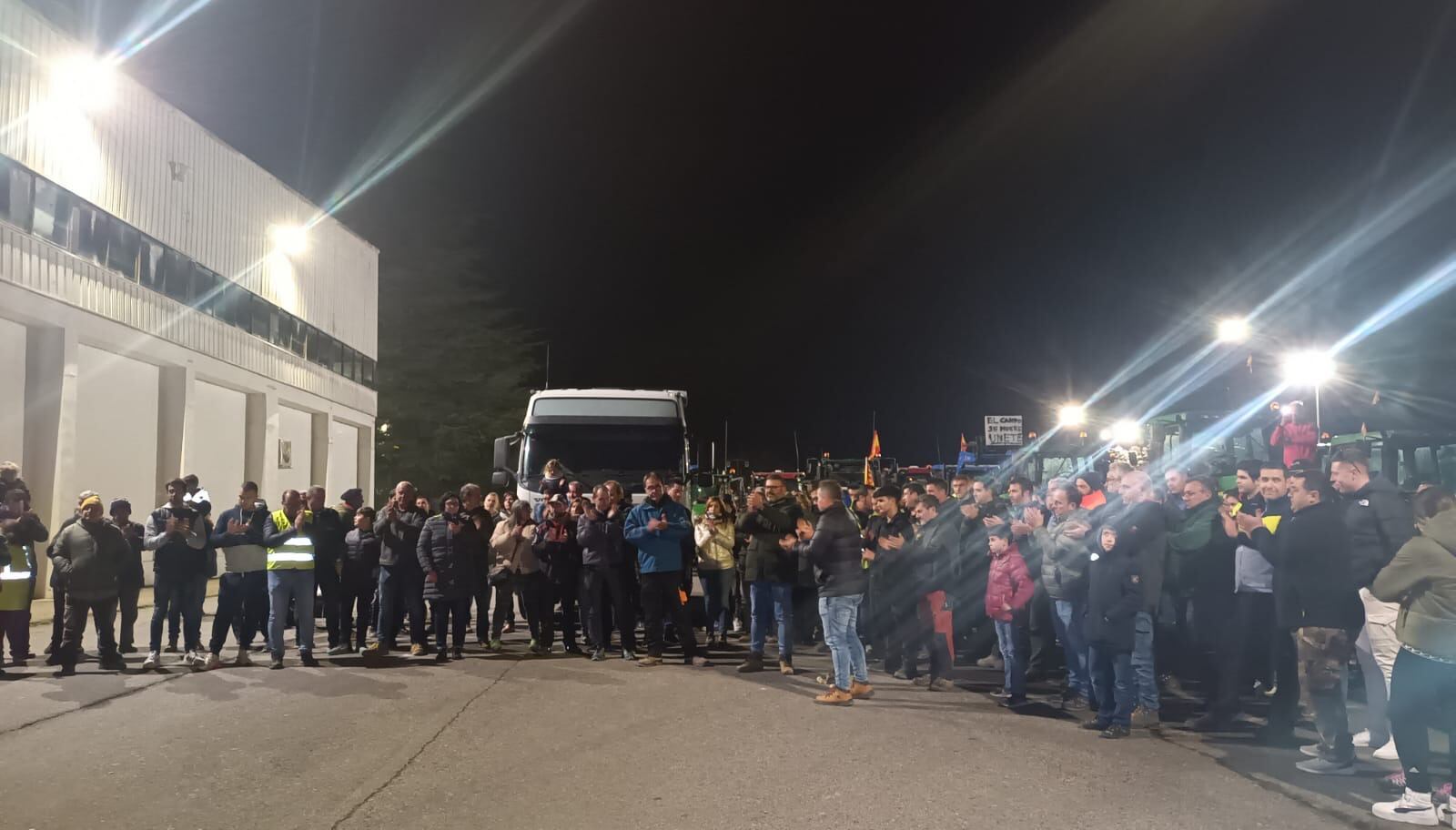 Minuto de silencio de los agricultores en Barbastro