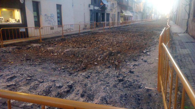 Obras de reurbanización en la calle Colón, en Dénia. 