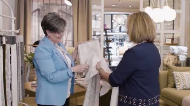 Gema en su tienda de muebles y decoración en Aranda de Duero