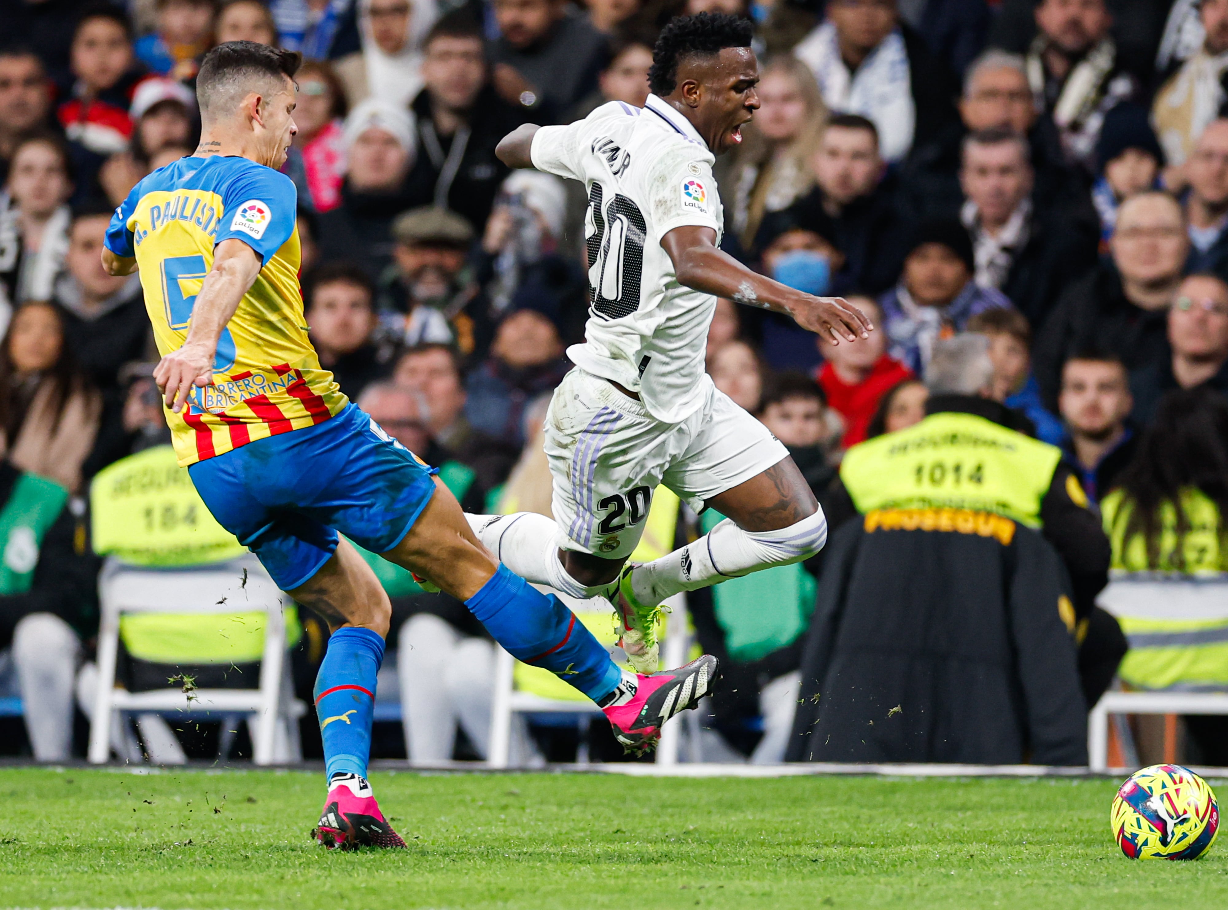 La entrada de Gabriel a Vinicius.