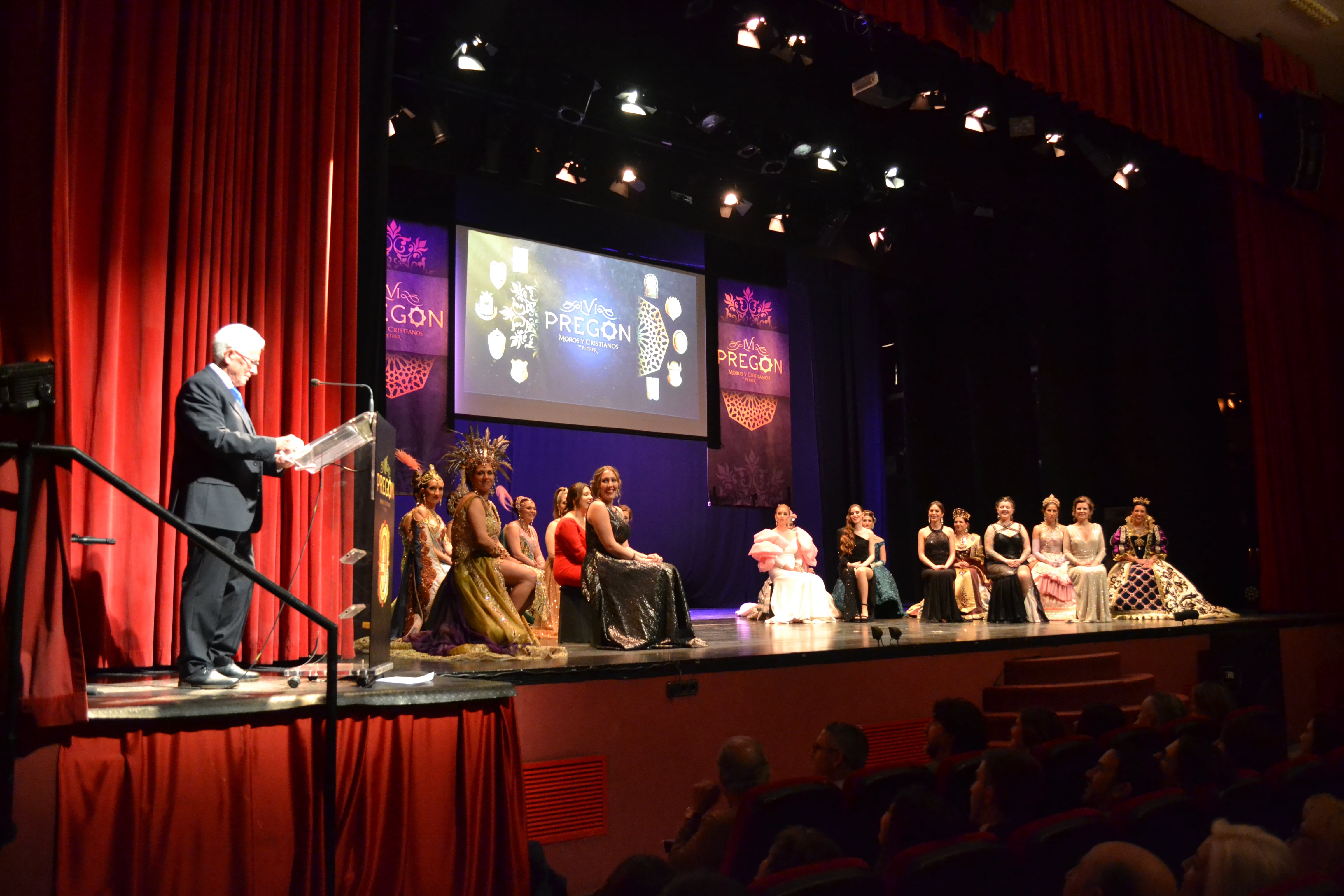 “¡Cuánto tiempo este pregón en un cajón!”, exclamó D. Martín al inicio