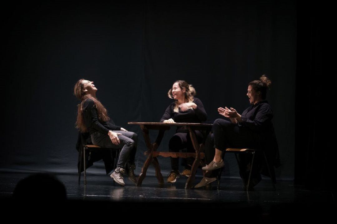 Mònica Fiol, Maria Rotger y Marian Vilalta son las encargadas de dar voz a Clara Hammerl, Georgina Sand y Aurora Picornell.