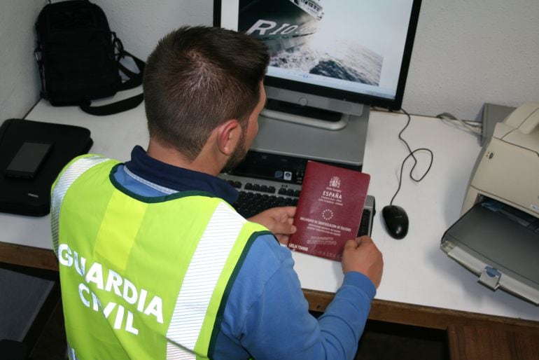 Investigan a un hombre en Navalmanzano por el estado de abandono de varios caballos