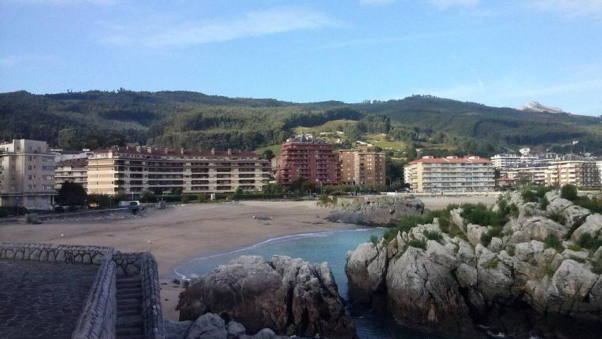 Castro Urdiales licita en 300.000 euros el servicio de socorrismo en playas