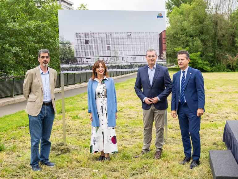 El consejero de Educación Jokin Bildarratz ha presentado junto a la rectora de la UPV/EHU, Eva Ferreira, el alcalde de Donostia, Eneko Goia y el Diputado General de Gipuzkoa, Markel Olano el nuevo edificio dedicado a la investigación científica que se construirá en el campus de Ibaeta / Gobierno Vasco
