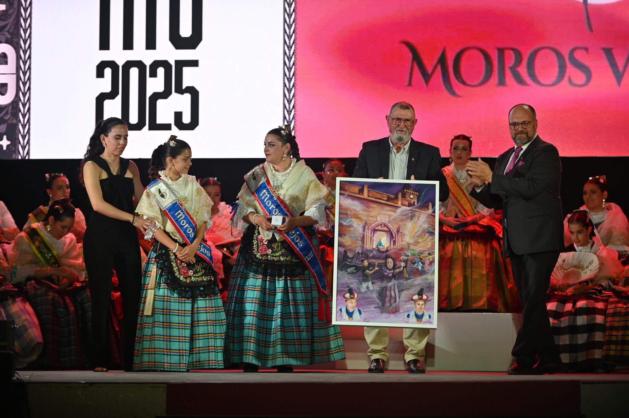 Angel, con el cuadro que le entregaba la comparsa