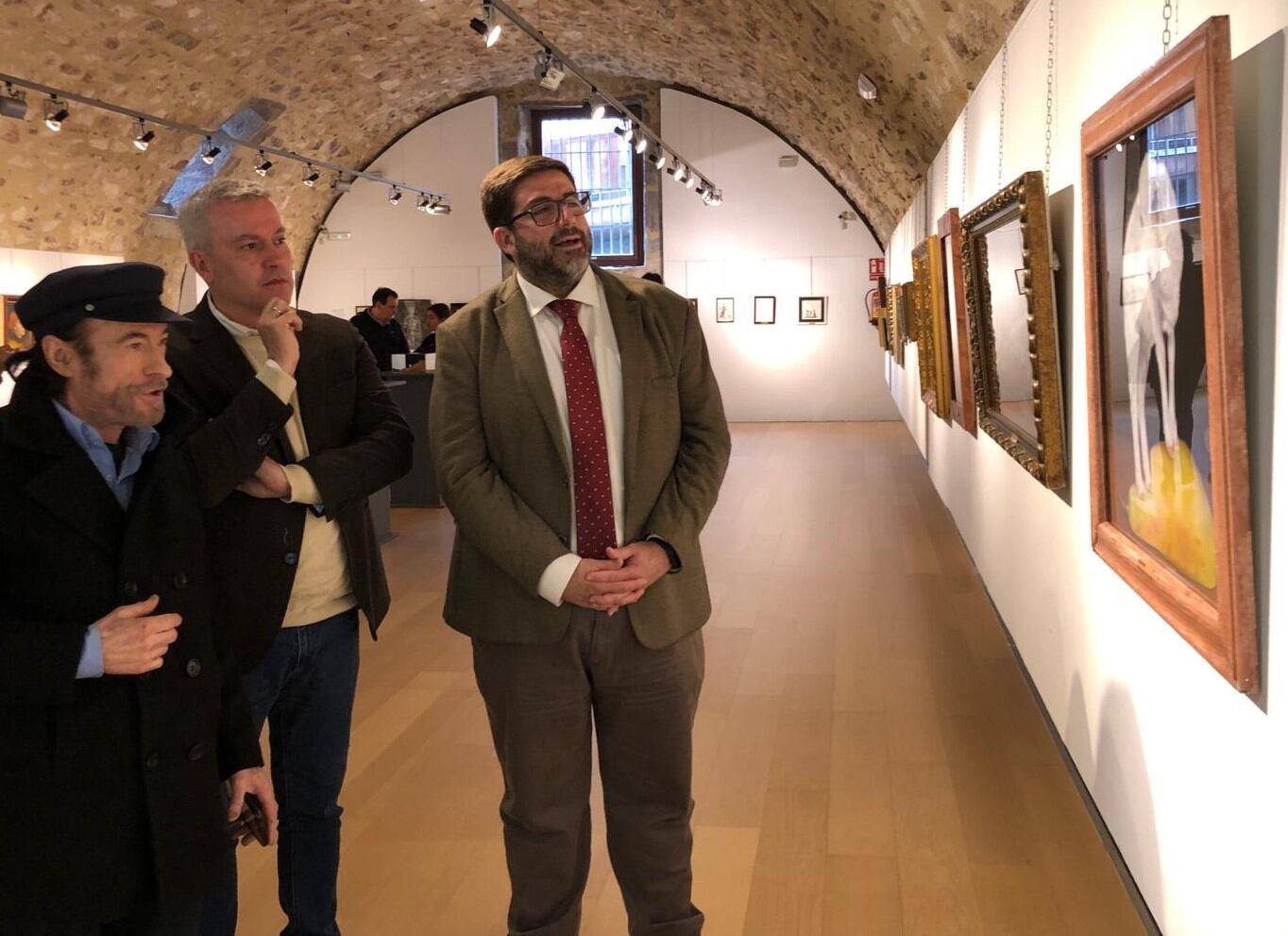 El pintor con el alcalde de Ávila y el de A Cañiza