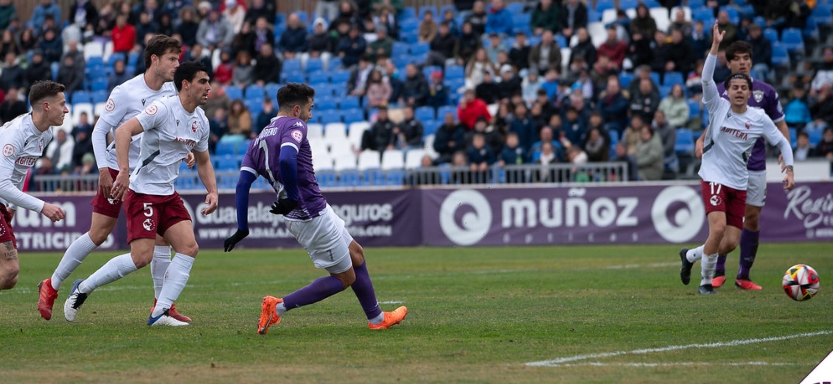 Guadalajara 1 Ursaria 0 Iván Moreno instantes antes de anotar su 7º gol de la temporada FOTO: José Andrés Merino