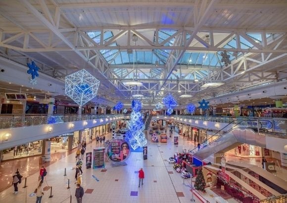 Vista de un centro comercial en Cantabria.