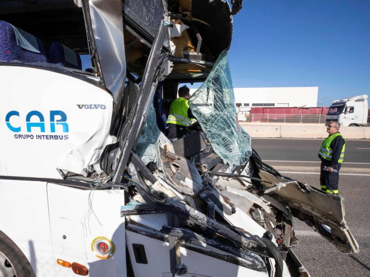 22 heridos en un accidente en el que se han visto implicados un autobús y un camión en la A-30
