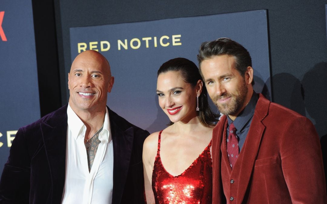  Dwane Johnson (La Roca), Gal Gadot y Ryan Reynolds en el estreno mundial de la película &quot;Alerta Roja&quot;