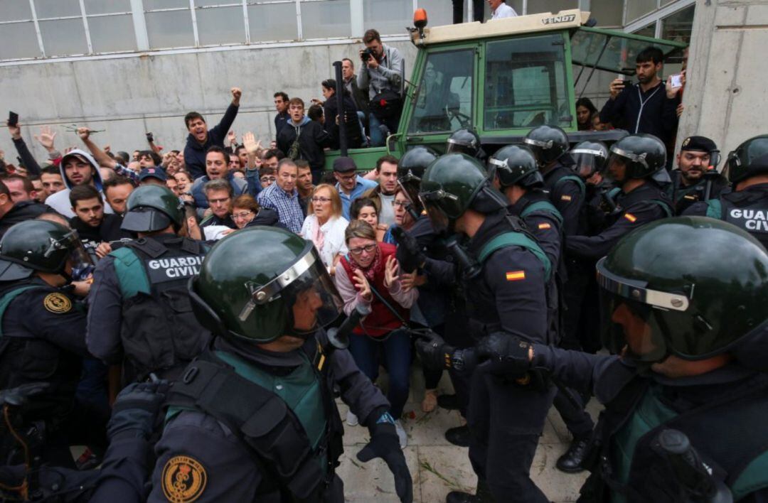 Disturbios durante el referéndum ilegal del 1-O