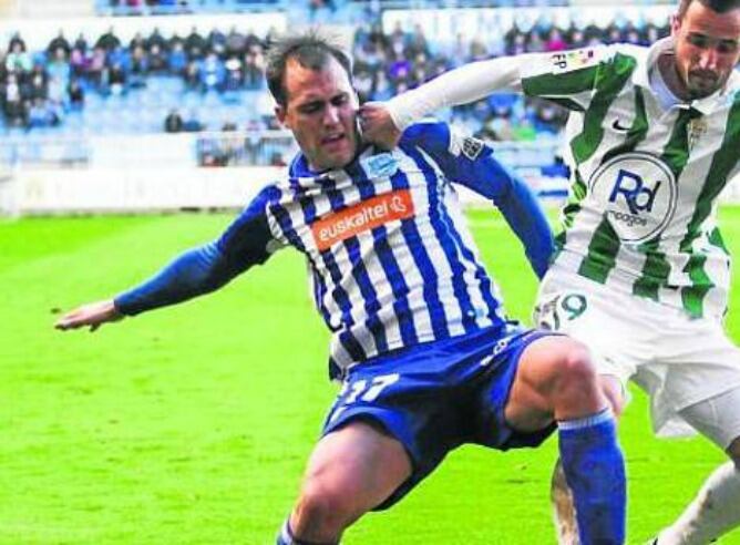 Unai Medina podría seguir un año más en el Deportivo Alavés