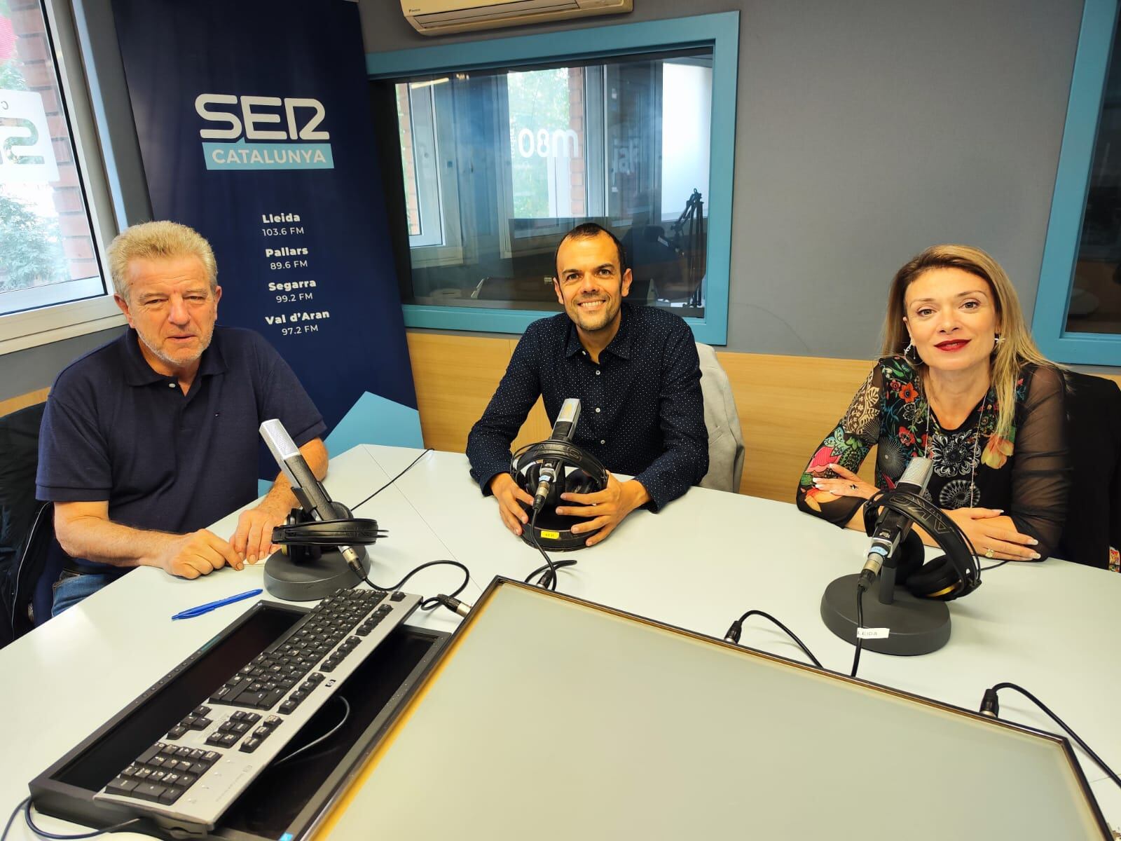 D'esquerra a dreta, Josep Ramon Solsona, alcalde de Vilanova de la Barca; Joan Eroles, alcalde de Preixens i Elisabet Lizaso, alcaldessa de Camarasa. Protagonistes avui de la tertúlia d'alcaldes de l'Aquí Lleida. Foto: Maricel Benabarre.
