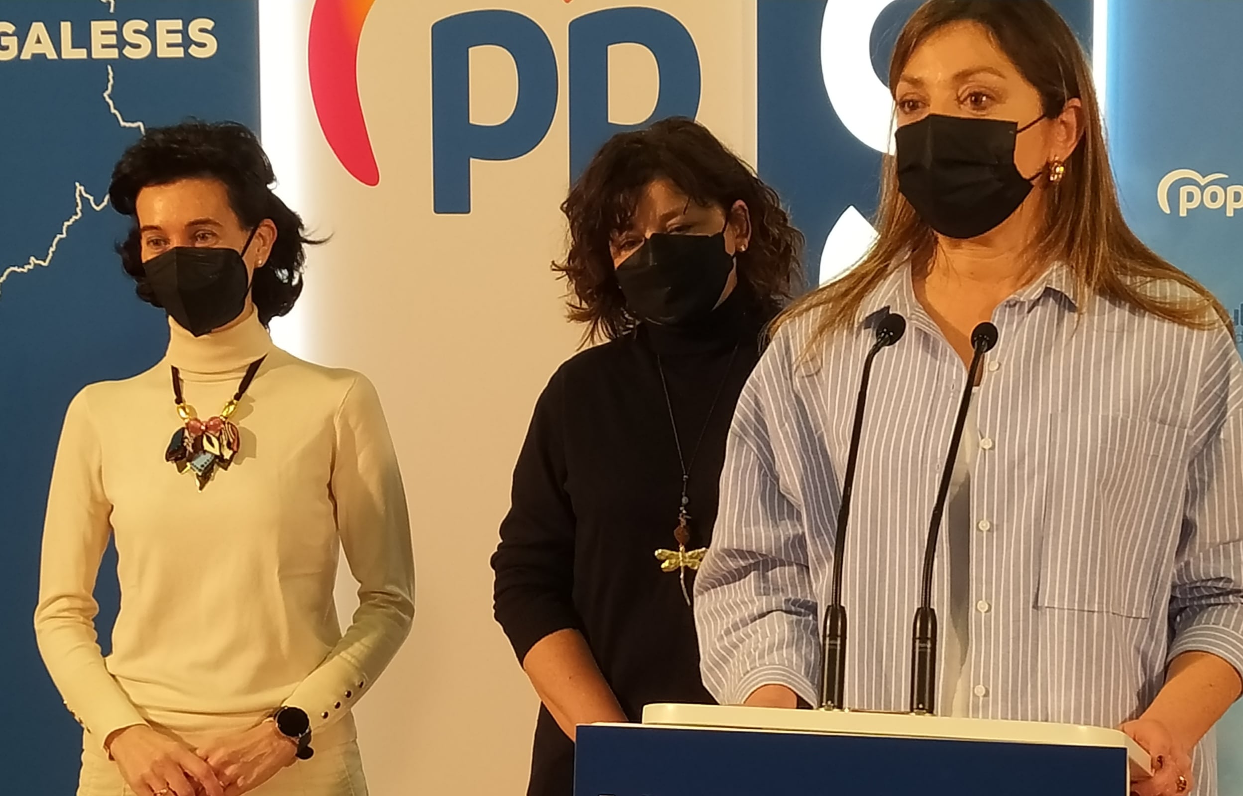 La portavoz del PP, Carolina Blasco (dcha) presenta la segunda jornada del ciclo del PP sobre la mujer en la que participan Pilar Alonso (izda) y Fabiola Monzón