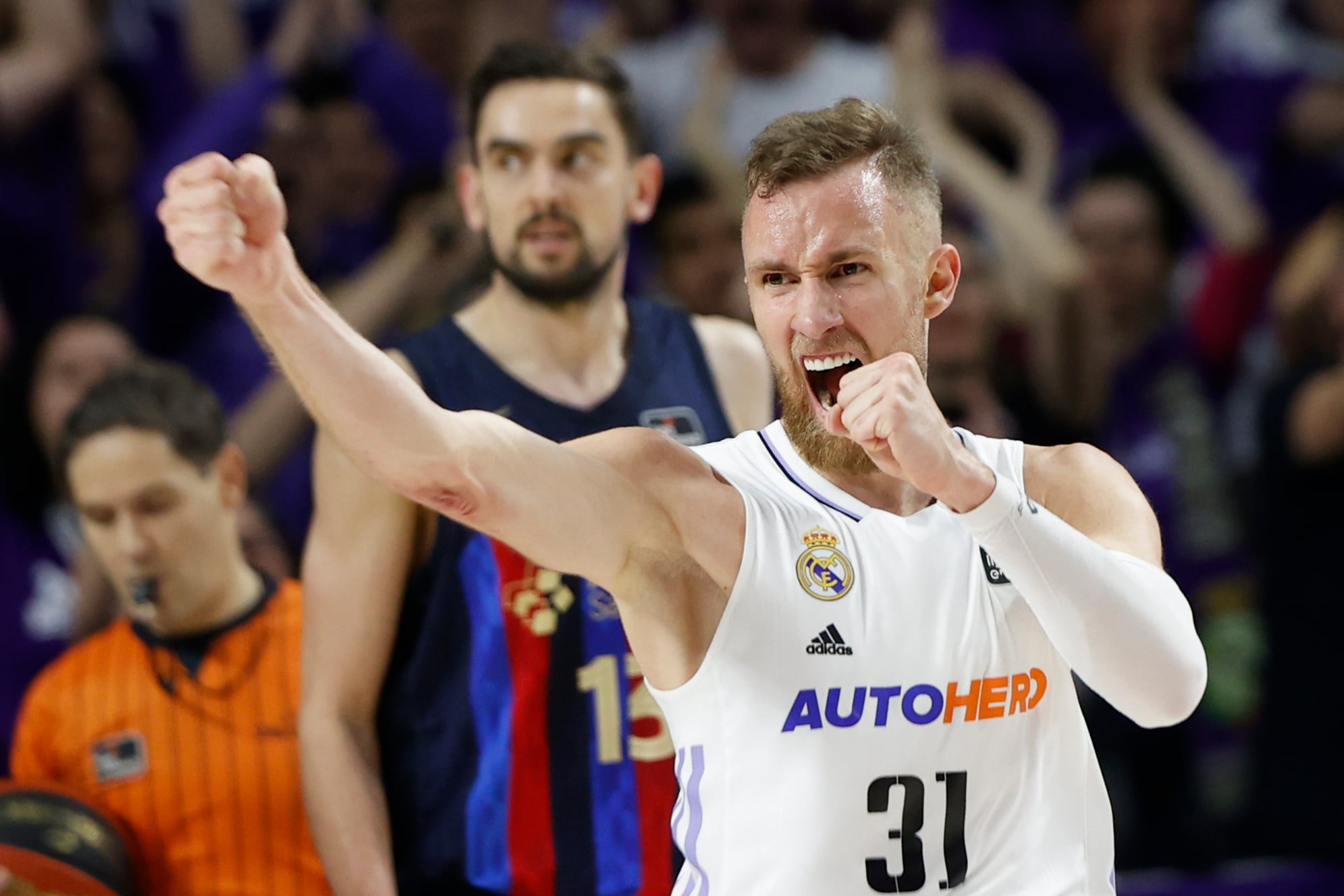 MADRID, 02/01/2023.- El alero bosnio del Real Madrid, Dzanan Musa, durante el partido de la jornada 14 de la Liga ACB que Real Madrid y Barça juegan hoy lunes en el Wizink Center, en Madrid. EFE/Javier Lizón
