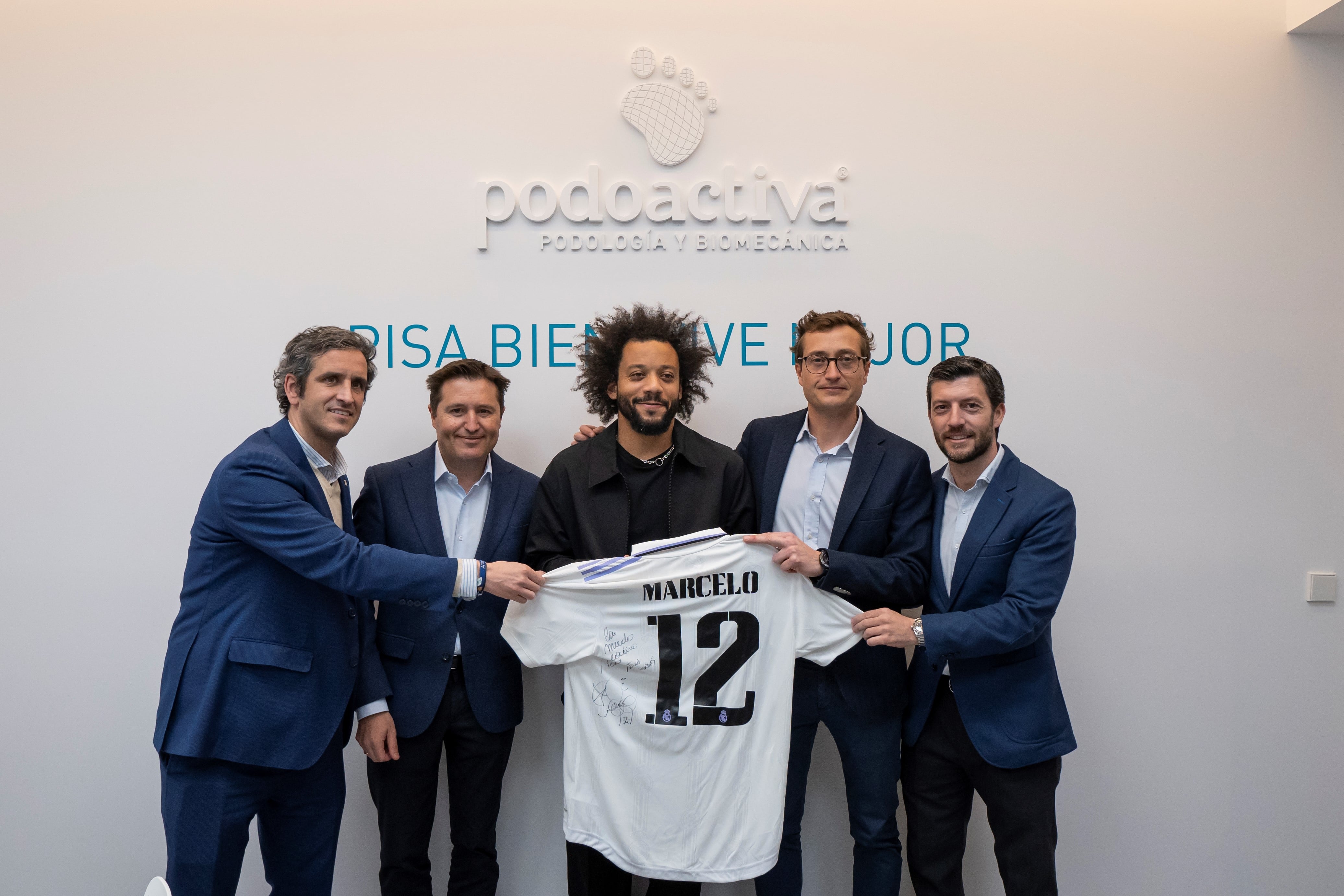 Aitor Retolaza, alcalde de Alcobendas; Víctor Alfaro, director general de Podoactiva; Marcelo Vieira, futbolista internacional; Javier Alfaro, director técnico de Podoactiva; y Jaime Larraz, responsable de Podoactiva Alcobendas.