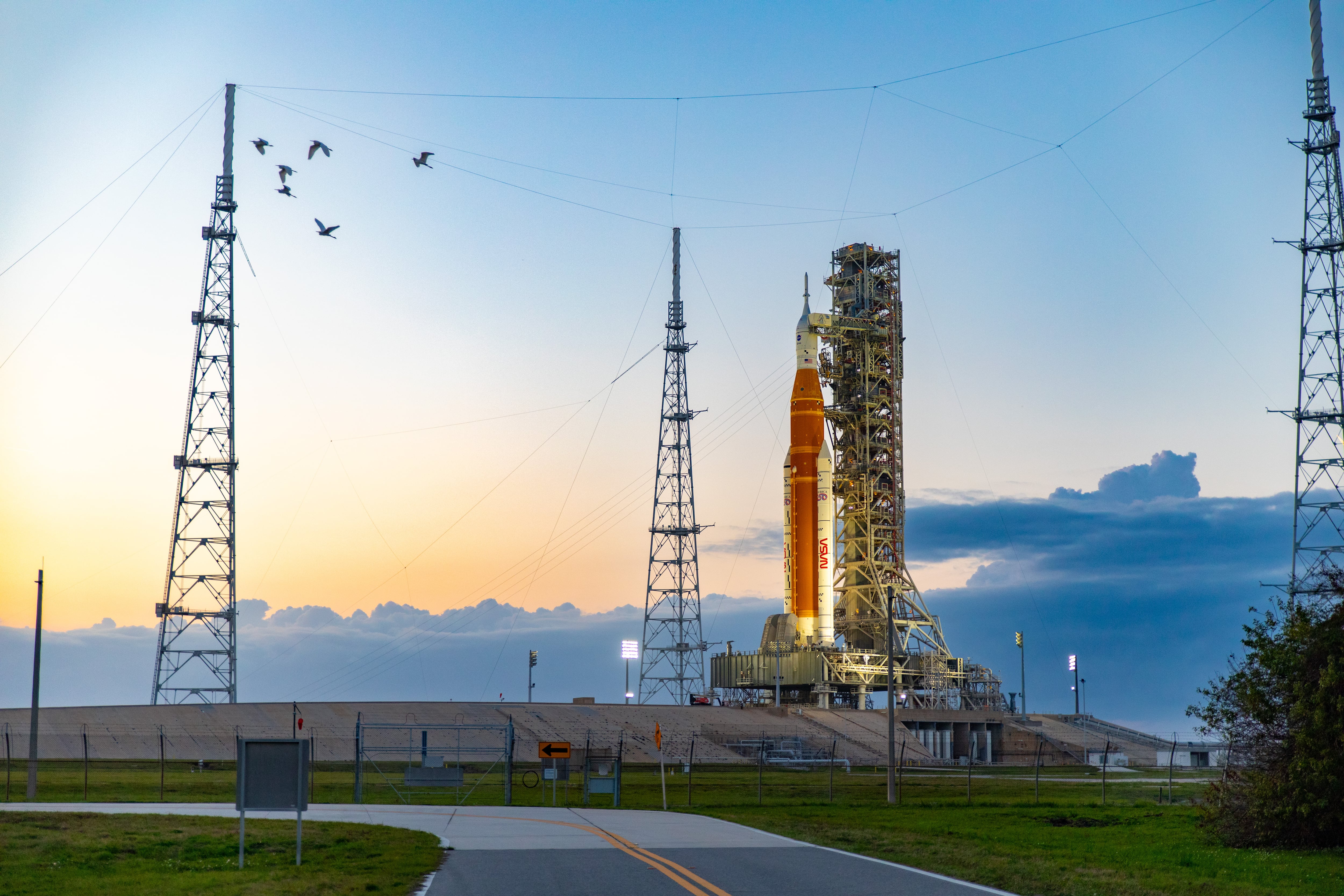 Los cuatro astronautas que integran la misión Artemis II, que supone el regreso de seres humanos a la Luna, se declararon "entusiasmados" ante el lanzamiento previsto para el miércoles. EFE/NASA