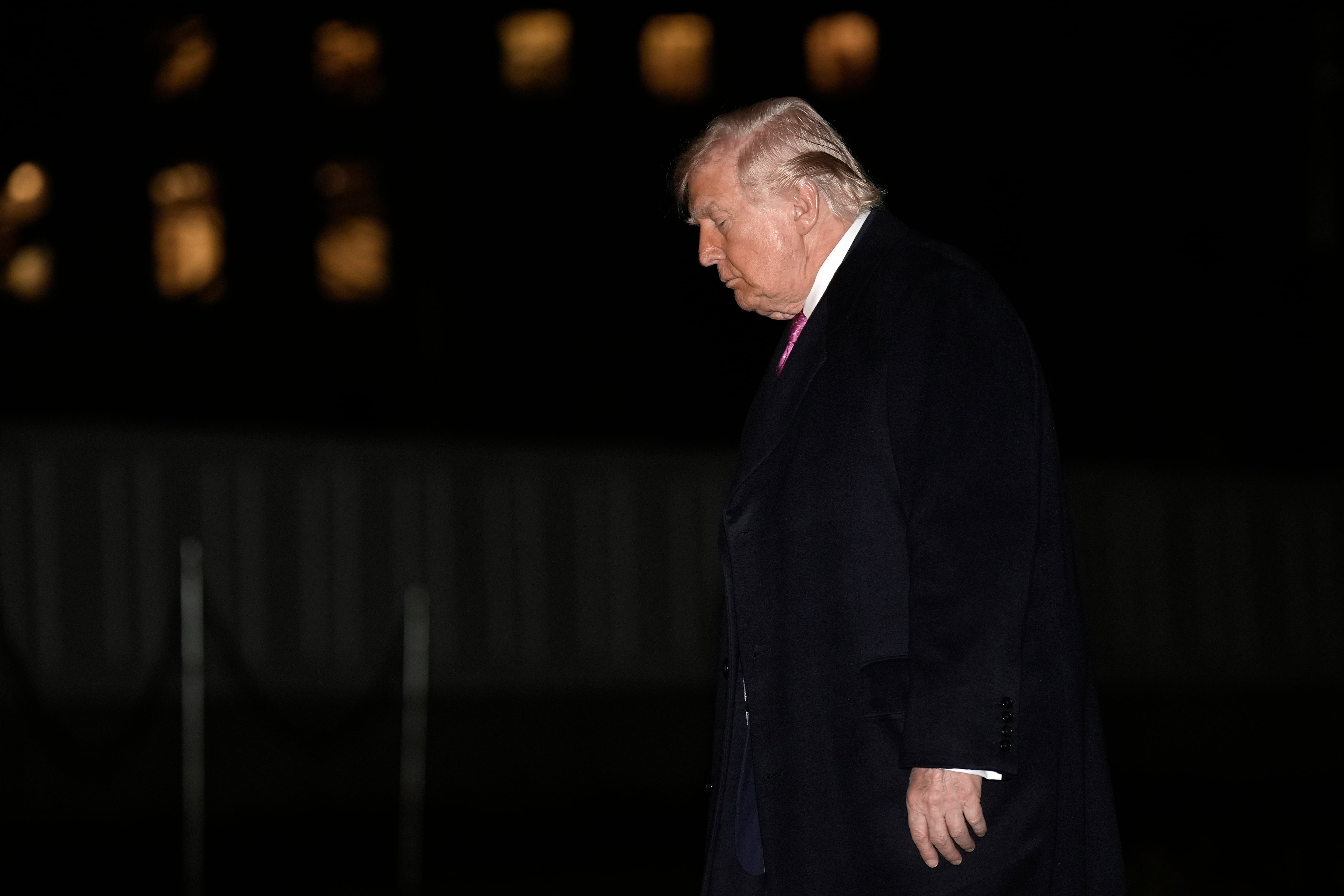 El presidente de Estados Unidos, Donald Trump, camina por el Jardín Sur de la Casa Blanca a su regreso a Washington DC, EEUU, el 29 de marzo de 2026.