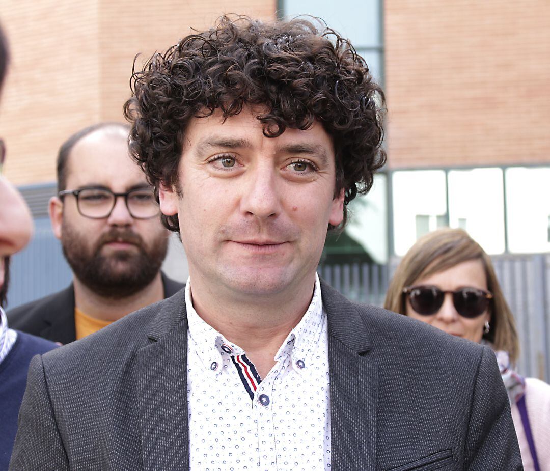 FAMPA ha expuesto las dudas de las familias sobre la vuelta a las aulas en una reunión telemática con el director territorial de Educación, Alfred Remolar