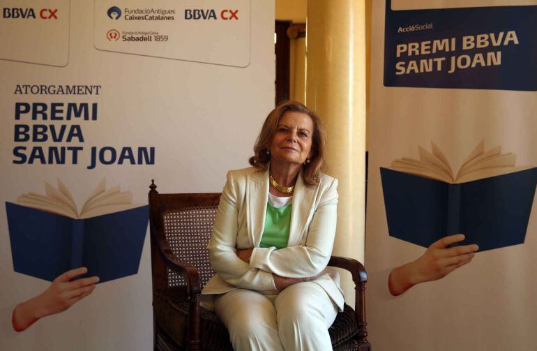 La escritora Carme Riera posa para la prensa gráfica tras obtener hoy el premio BBVA Sant Joan de Literatura catalana, con &quot;Les darreres paraules&quot;-