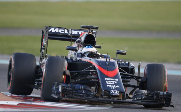 Fernando ALonso durante el último Gran Premio de esta temporada, Abu Dhabi