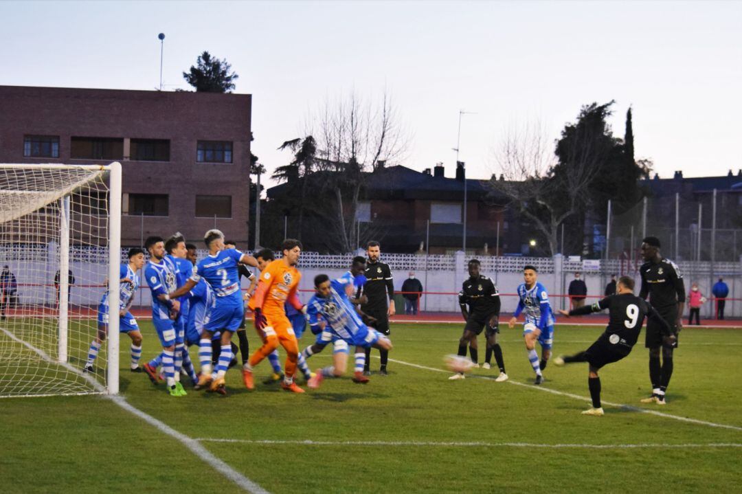 Momento del gol de Rubén Moreno que da la victoria al Toledo en Tarancón