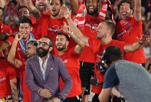 Lazo celebrando el ascenso a Primera con el Almería.