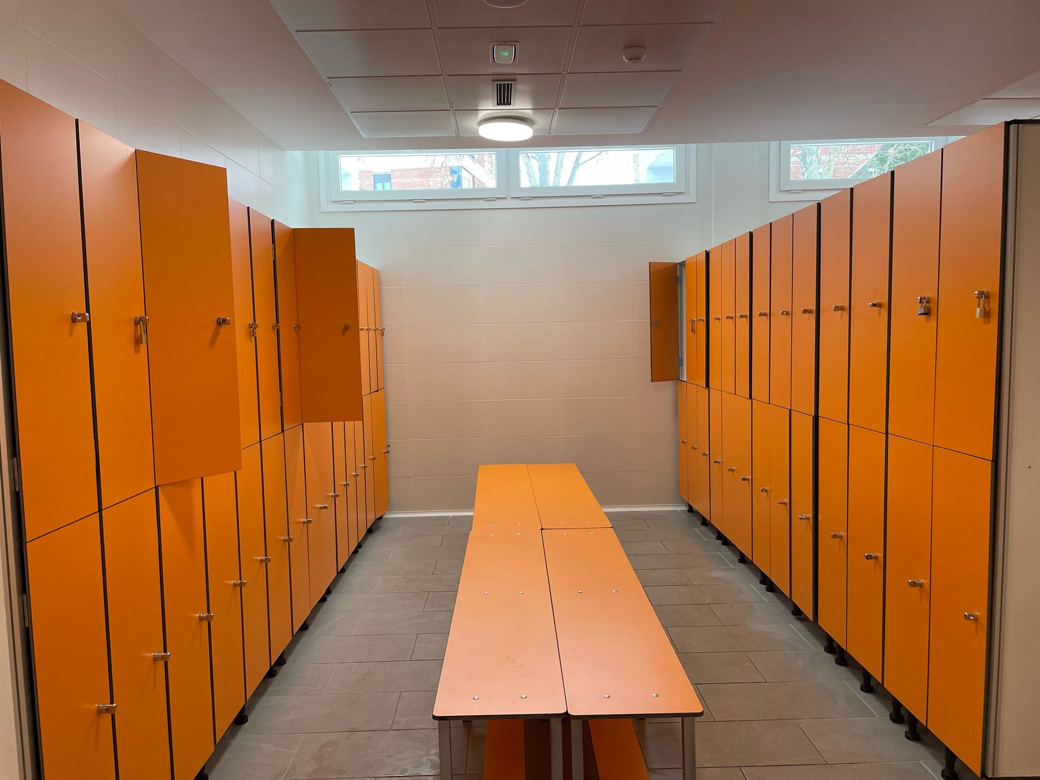 Vestuarios de la piscina de La Alamedilla de Salamanca