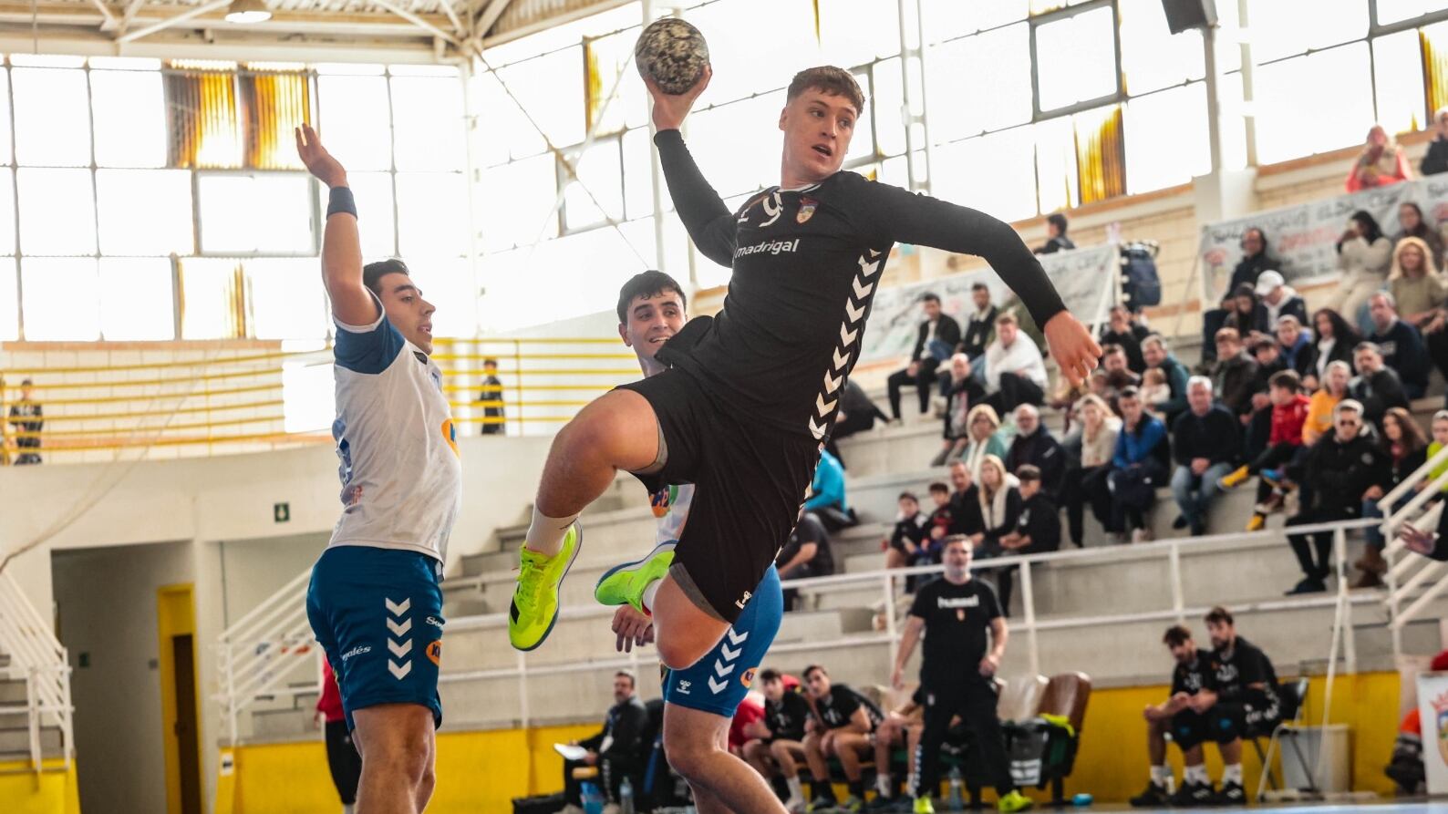 El Bm. Elda - C.E.E. empieza la segunda vuelta perdiendo en su pista