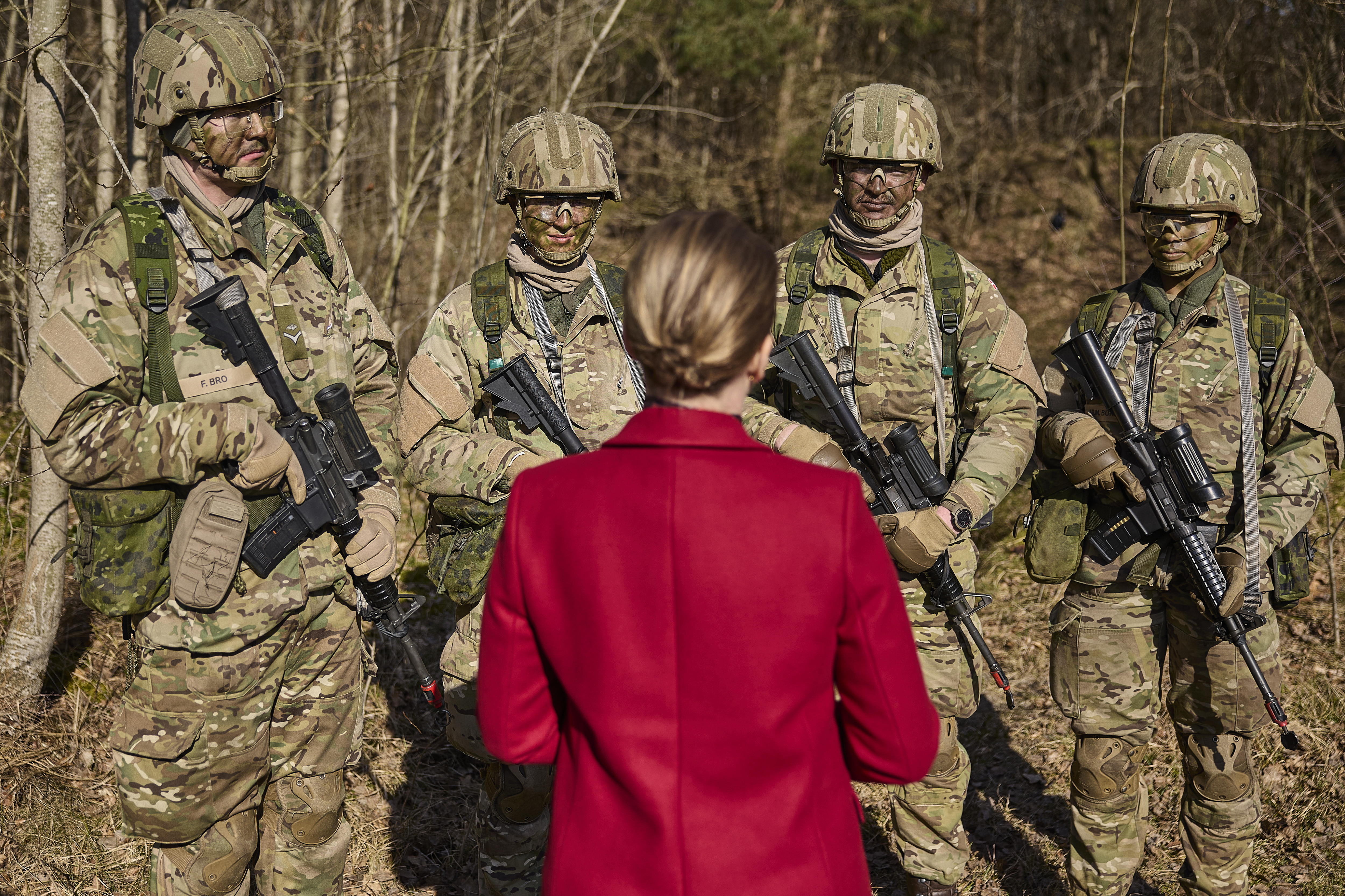 La primera ministra danesa, Mette Frederiksen, durante una visita a la base aérea de Karup