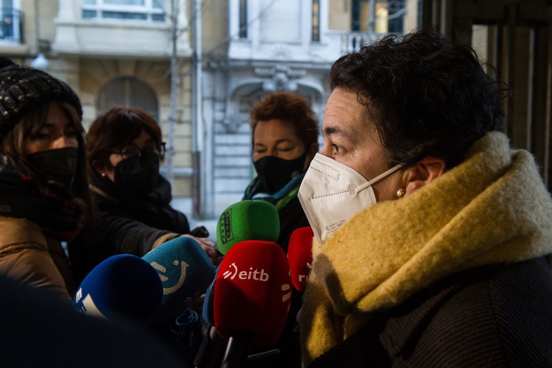 La abogada de la víctima, Malú Vallés, a su llegada a un juicio donde va a declarar el acusado por una agresión sexual en el municipio guipuzcuano de Beasain, en la Sección Tercera de la Audiencia Provincial, a 24 de enero de 2022, en San Sebastián, Guipú