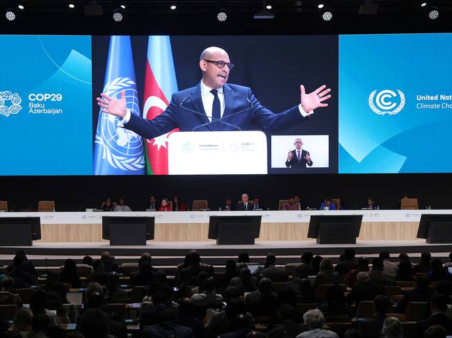 Simon Stiell, secretario ejecutivo de ONU del cambio climático, durante la inauguración de la cumbre. (Photo by Sean Gallup/Getty Images)