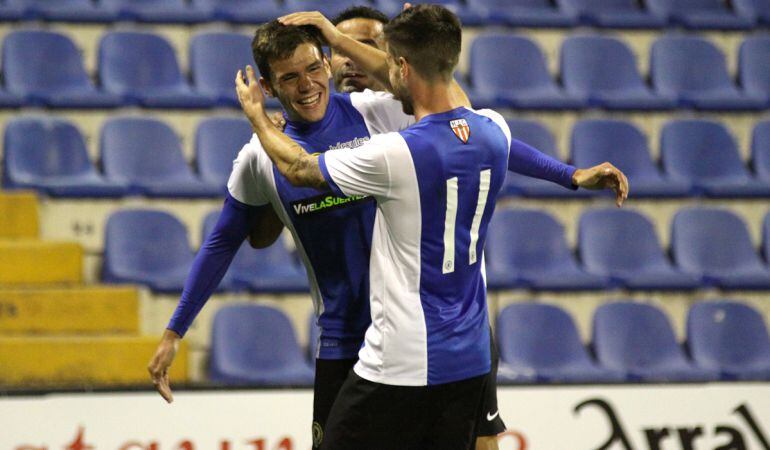 Gallar celebra uno de sus goles ante Huracán