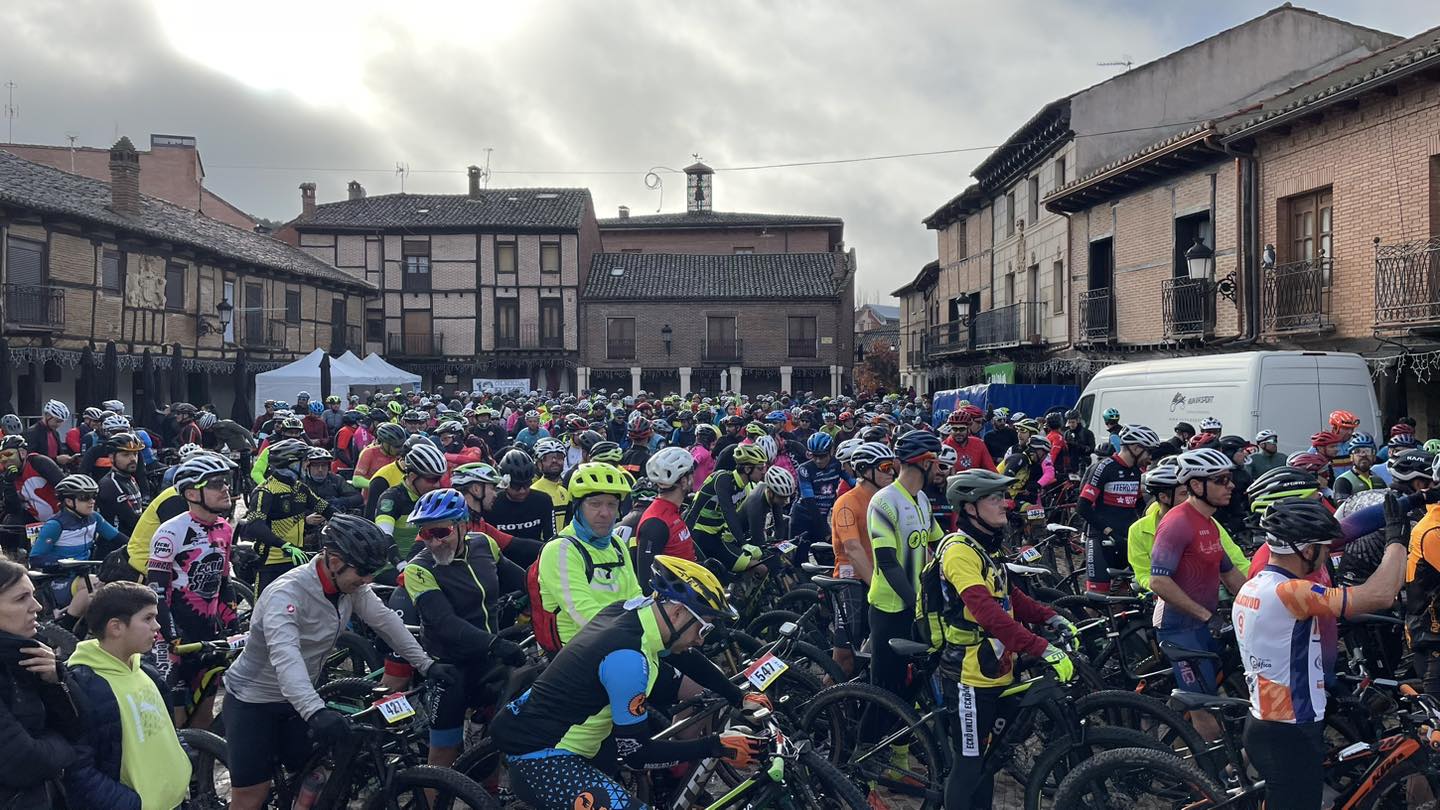 Imagen de archivo de una edición anterior del &#039;Olmeda Bike Saldaña&#039; en la Plaza Vieja de la localidad