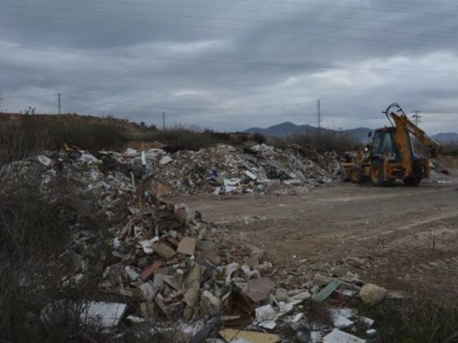 Vertidos de escombros en el Paraje de La Melva
