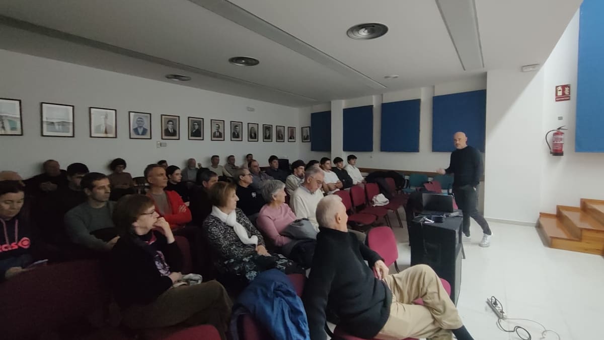 Dani Martínez dio una animada charla sobre entrenamiento y planificación en Lalueza