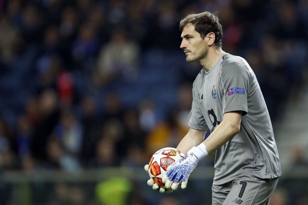 Iker Casillas &quot;formará parte del cuerpo técnico&quot; del Oporto mientras se recupera.