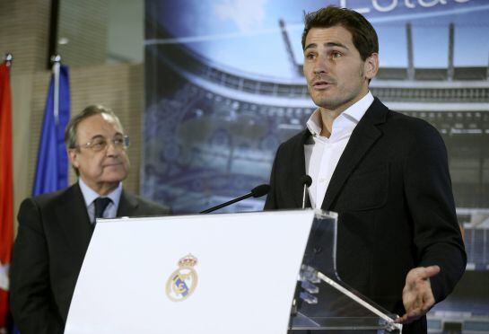 Casillas habla ante la mirada de Florentino
