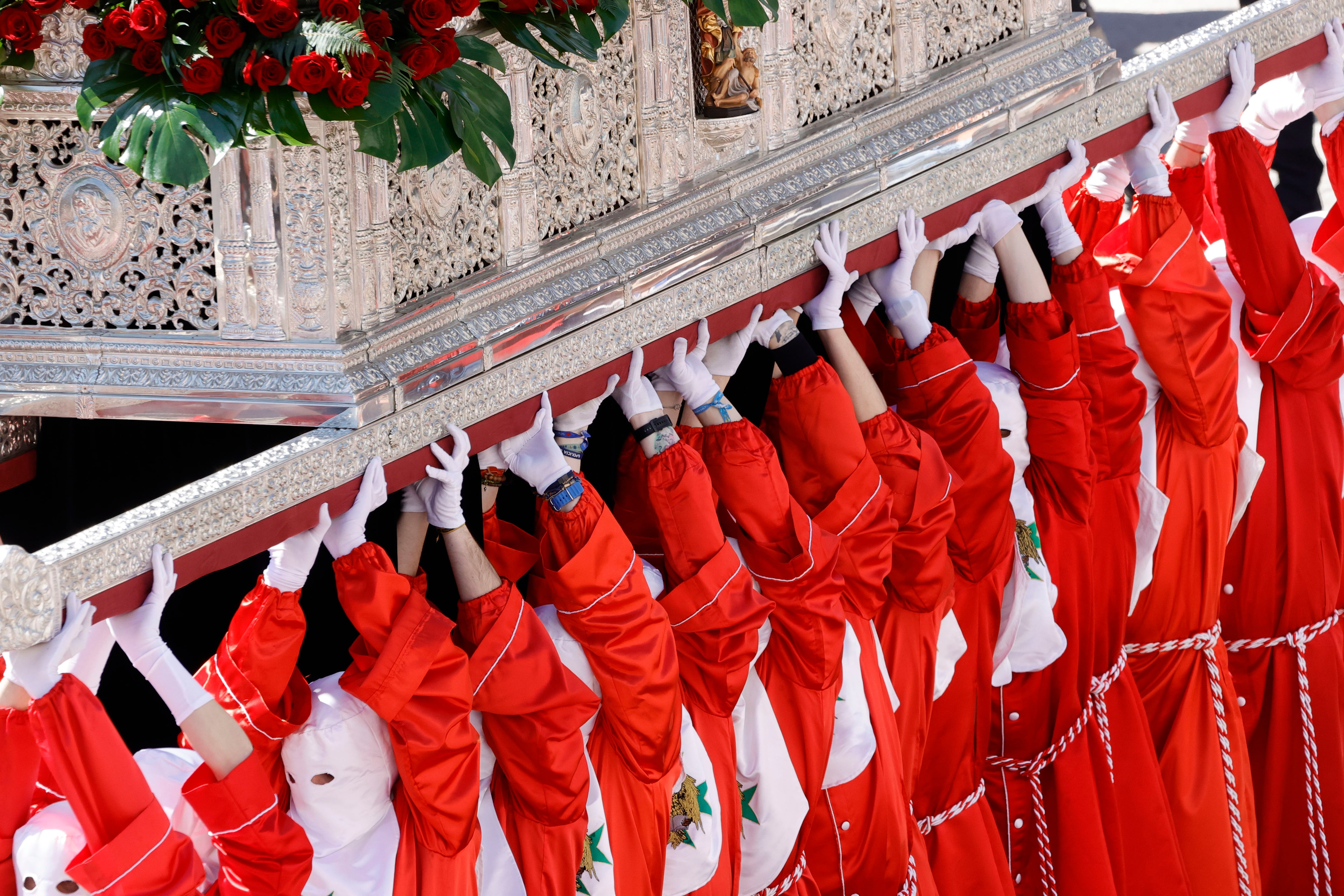 Procesión del Santo Encuentro, celebrada este viernes en la plaza de Armas de Ferrol (foto: Kiko Delgado / EFE)