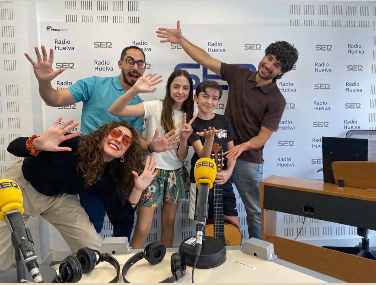 Alberto y Maria, guitarrista y pianista de Huelva acompañados por sus profesores del Conservatorio Profesional de Música de Huelva