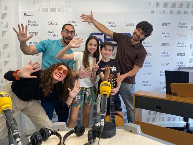 Alberto y Maria, guitarrista y pianista de Huelva acompañados por sus profesores del Conservatorio Profesional de Música de Huelva