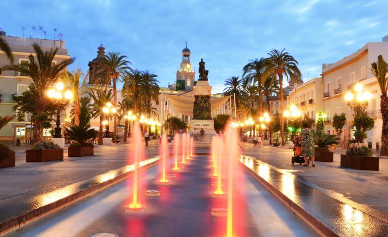 Imagen noctura de la capital