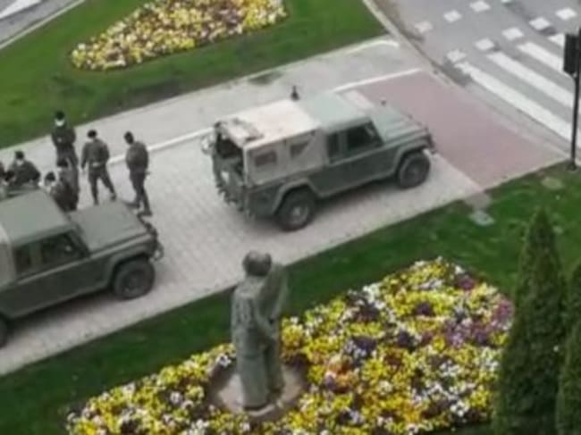 Miembros del Escuadrón junto a la Subdelegación de Defensa