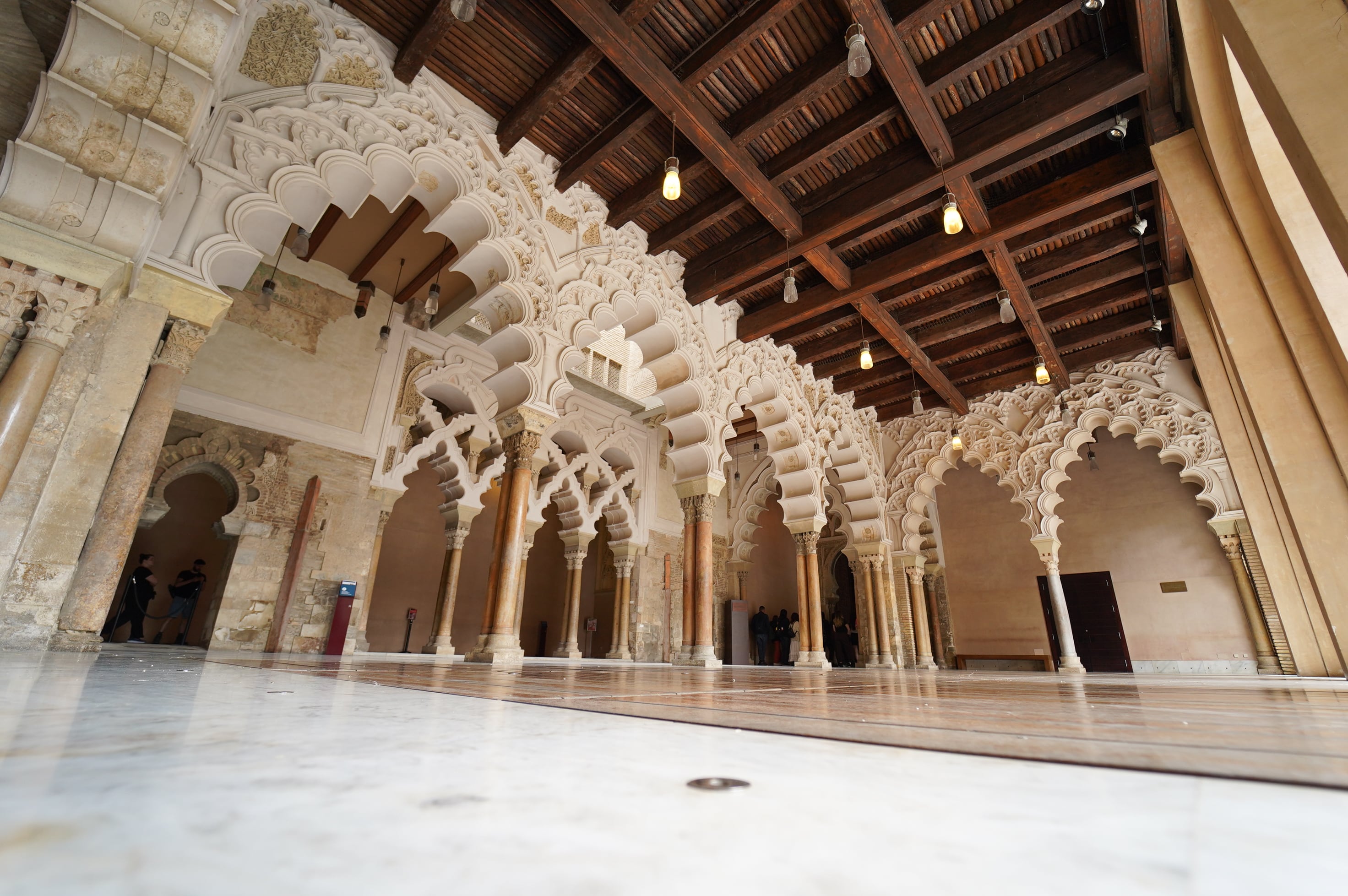 Patio de Santa Isabel del Palacio de La Aljafería de Zaragoza, sede de las Cortes de Aragón