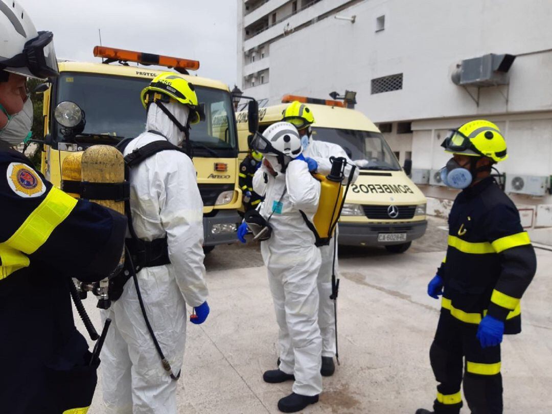 Efectivos de tareas de desinfección.
