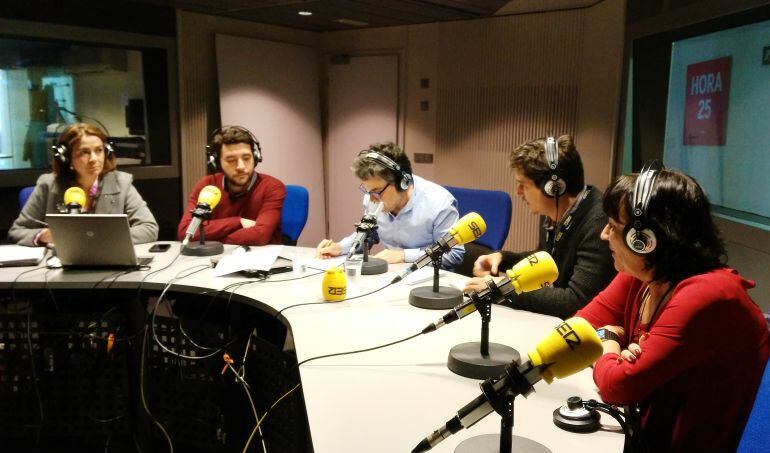 Helena González Moñux (PP), César Zafra (Cs), Miguel Ongil (Podemos) y Nani Moya (PSOE) en los estudios de Radio Madrid